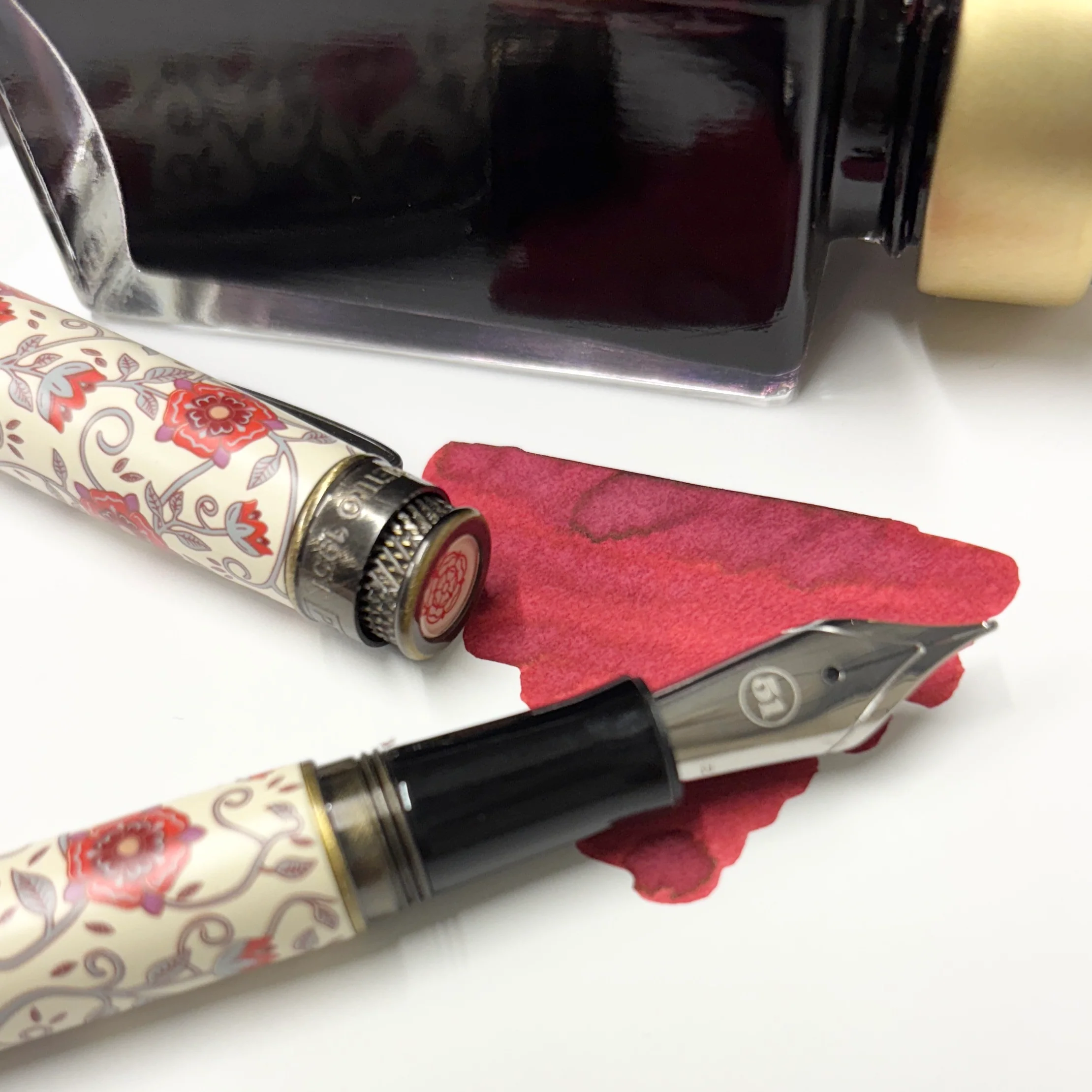 Mann Inc Bottled Ink - Royal Red Rose 50ml - Image 3