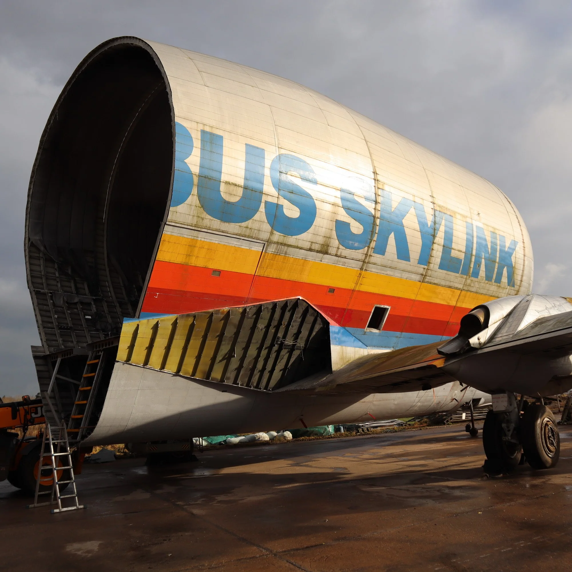Super Guppy - F-BTGV (Silver) - Image 3
